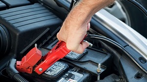 How to jump start a car with cables when the battery is flat?
